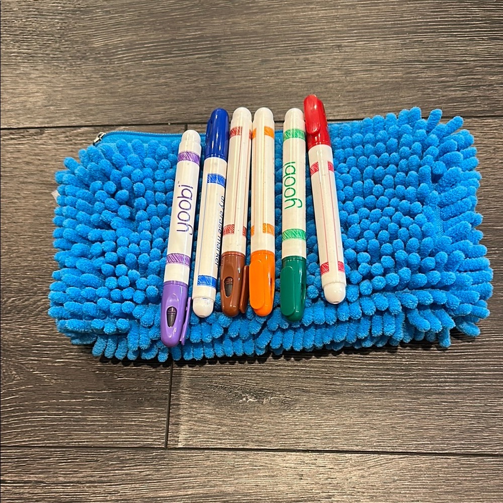 Yoobi Colorful Marker Set with Blue Pouch